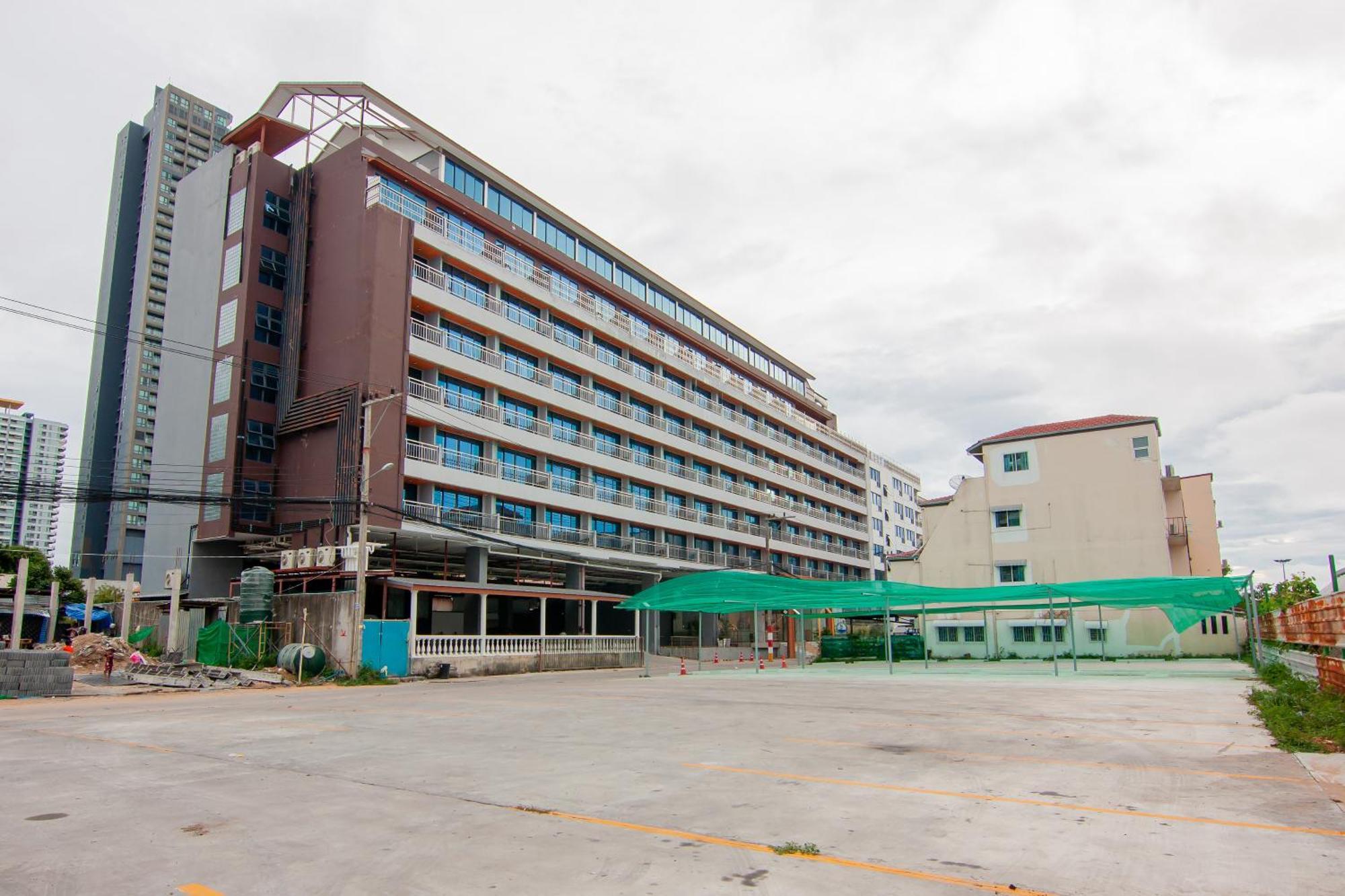 Golden Hotel