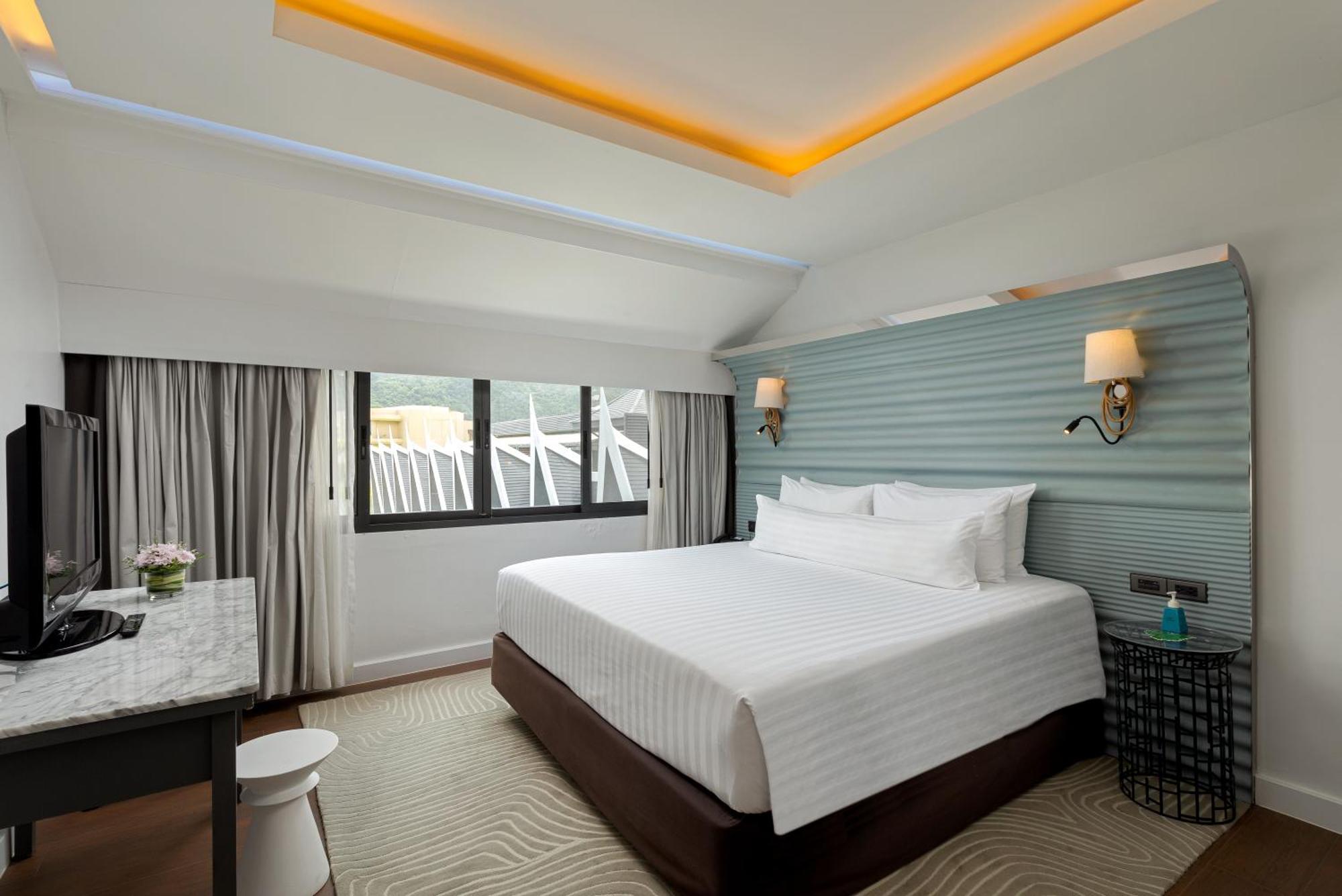The Boathouse Phuket-sha 4*