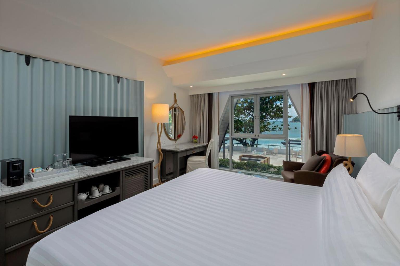 The Boathouse Phuket-sha 4*