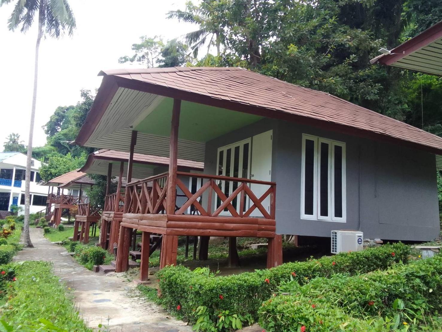 Koh Ngai Resort 3*