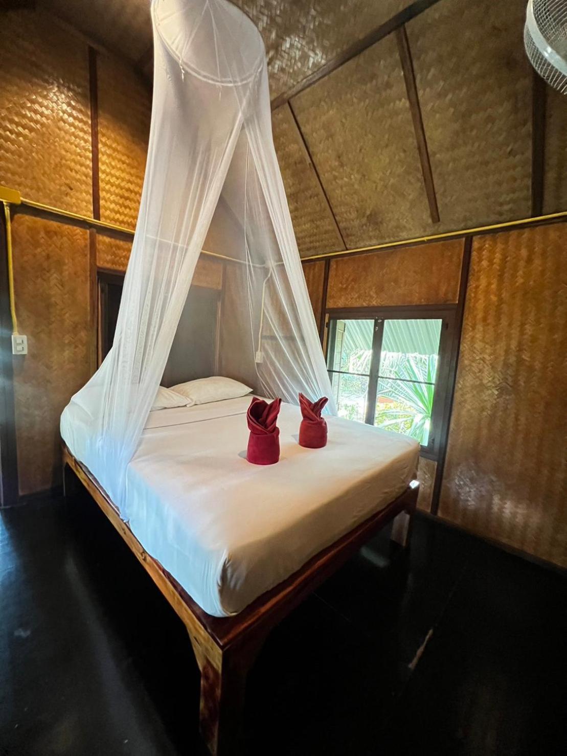 Resort Khaosok Bamboo Huts Khao Sok National Park