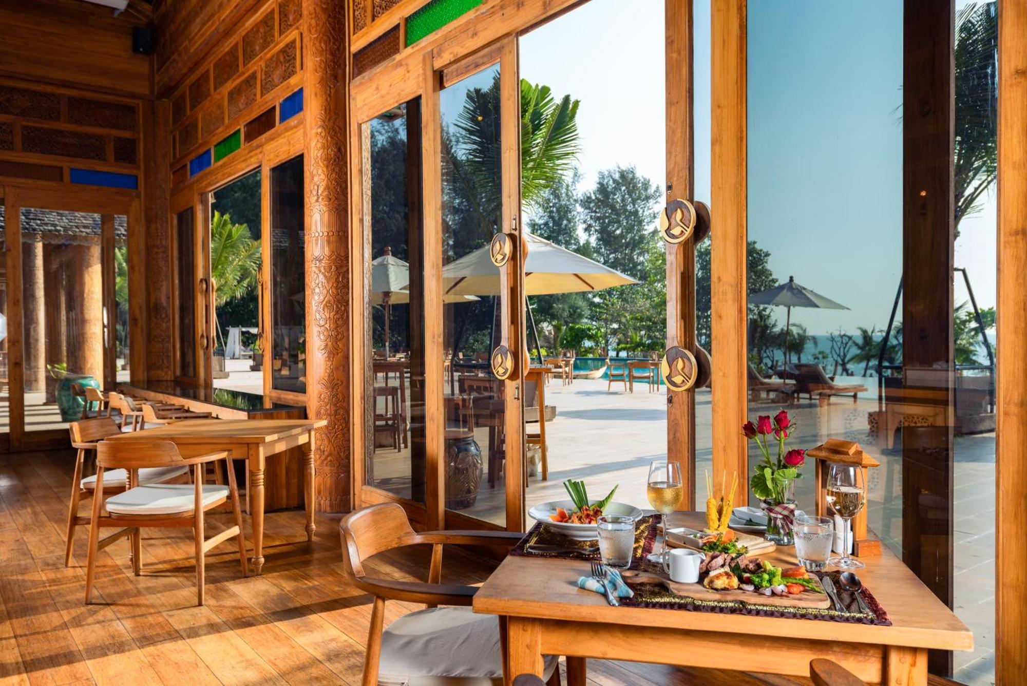 Santhiya Phuket & 5*