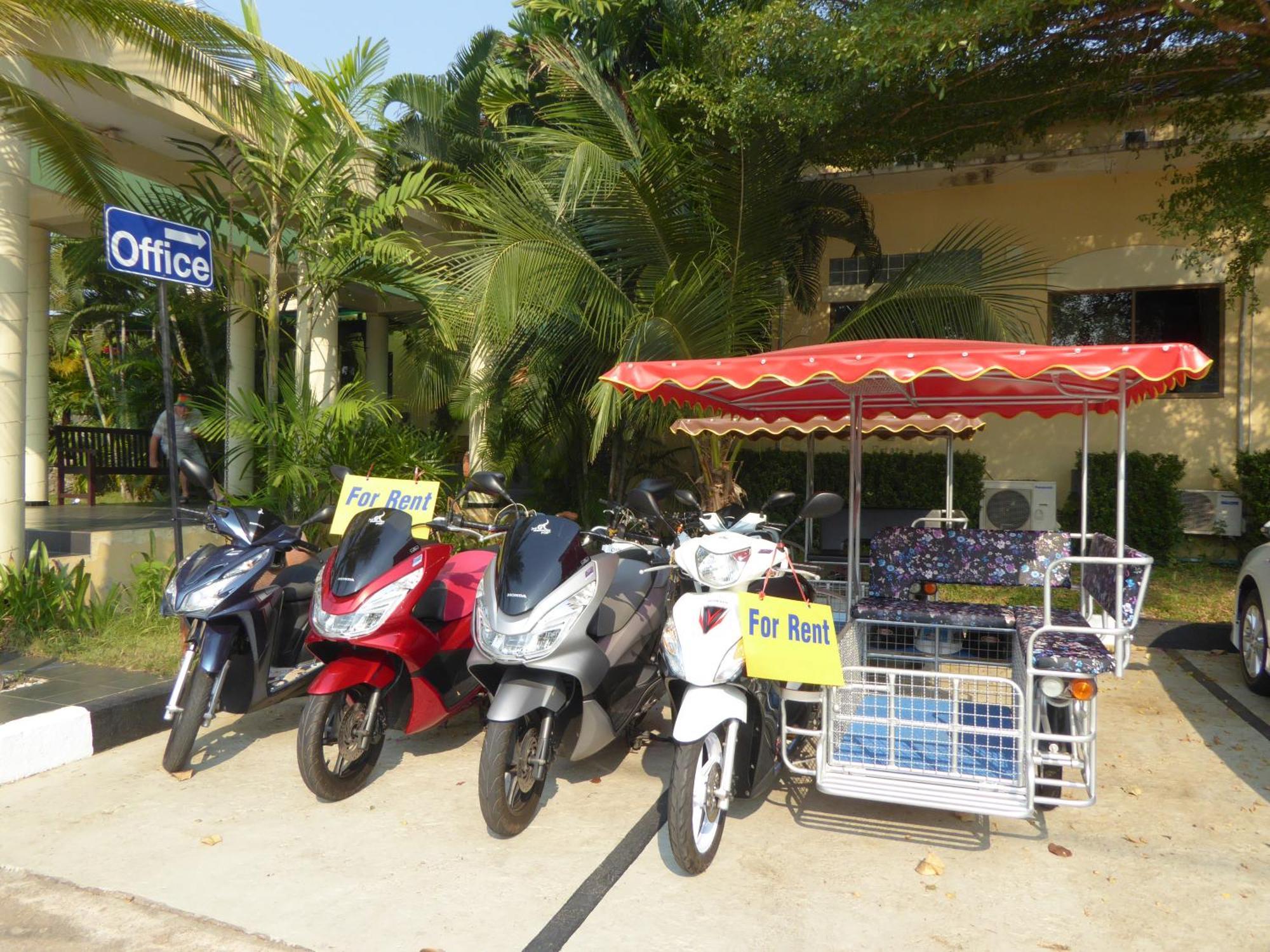 Vip Chain Pool Resort Ban Phe