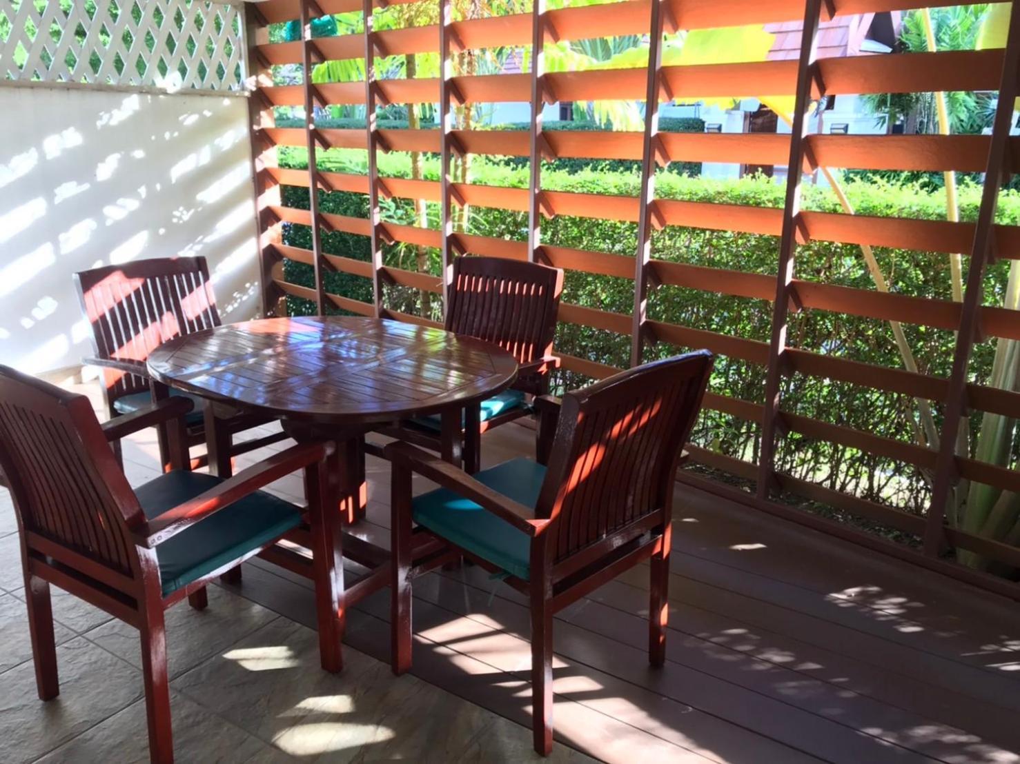 Resort Vip Chain Pool Ban Phe