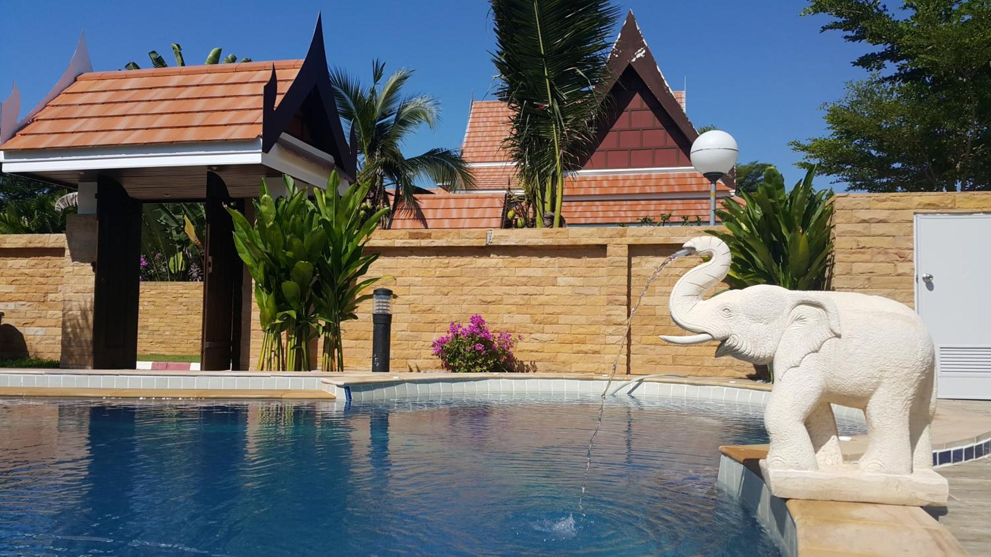Vip Chain Pool Resort 3*