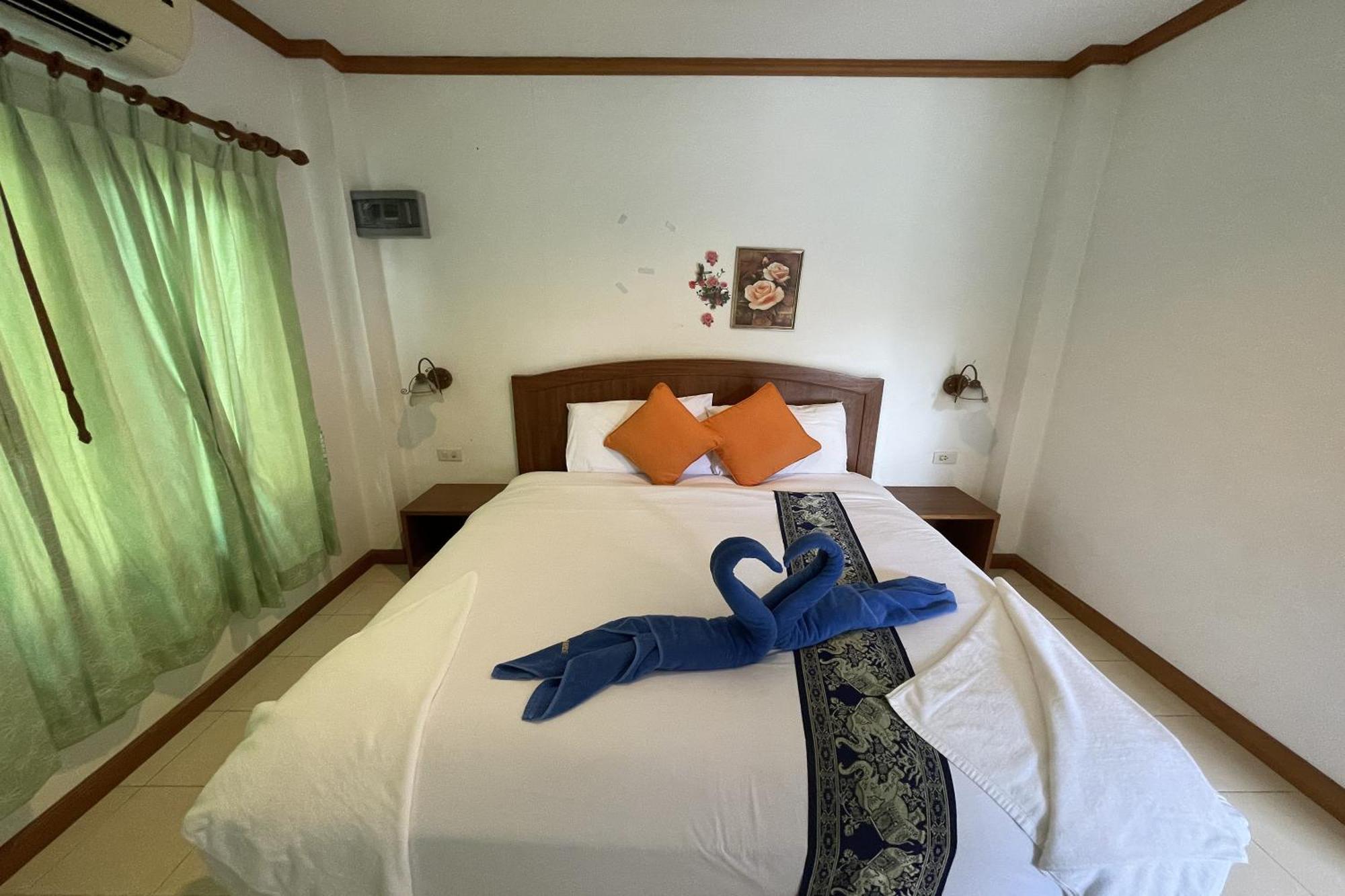 Sea Breeze Resort 2*