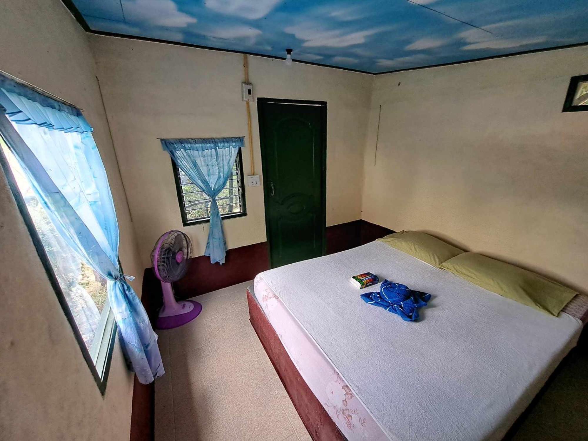 Neeno Hut Guest house *