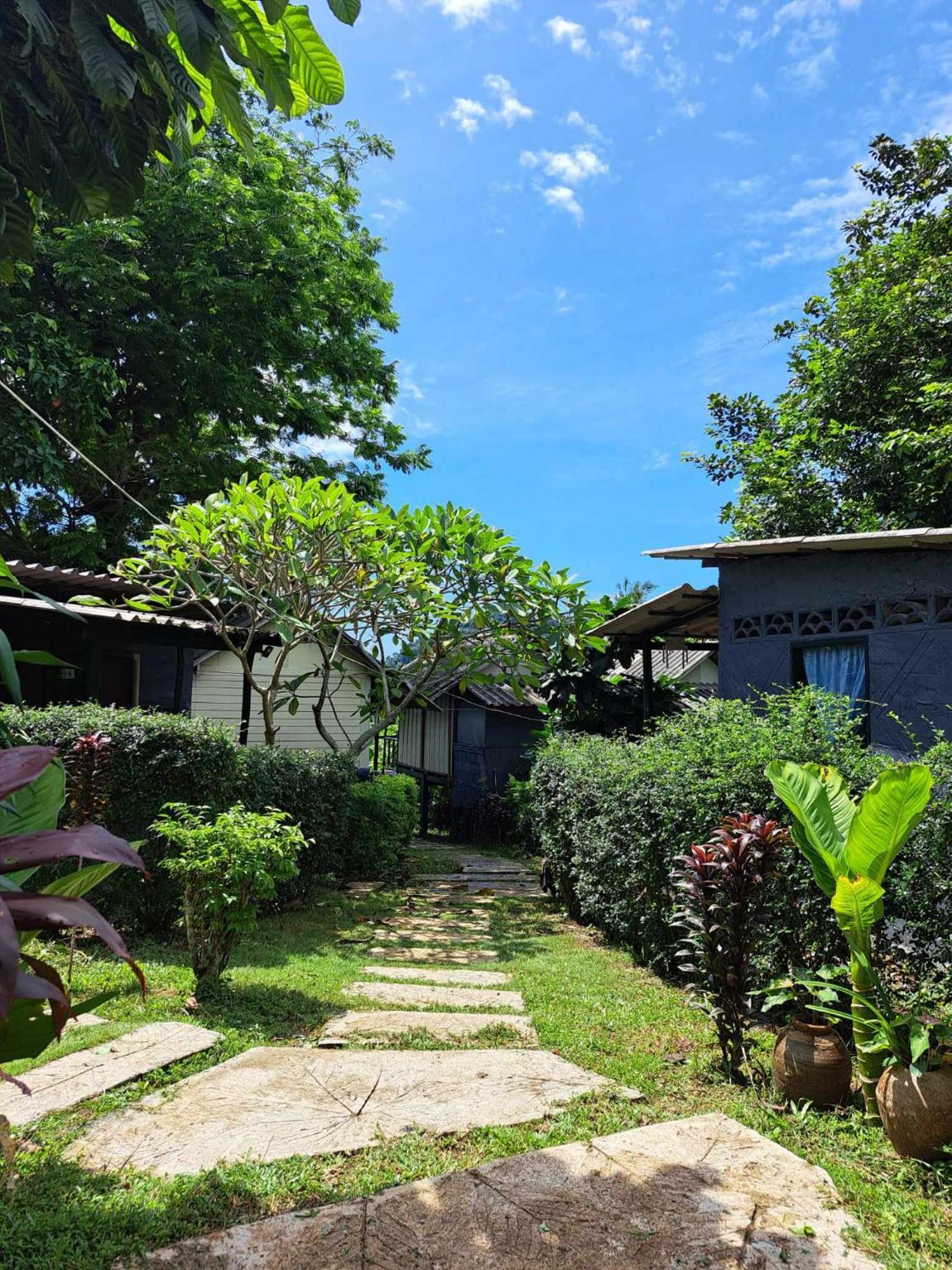 Neeno Hut