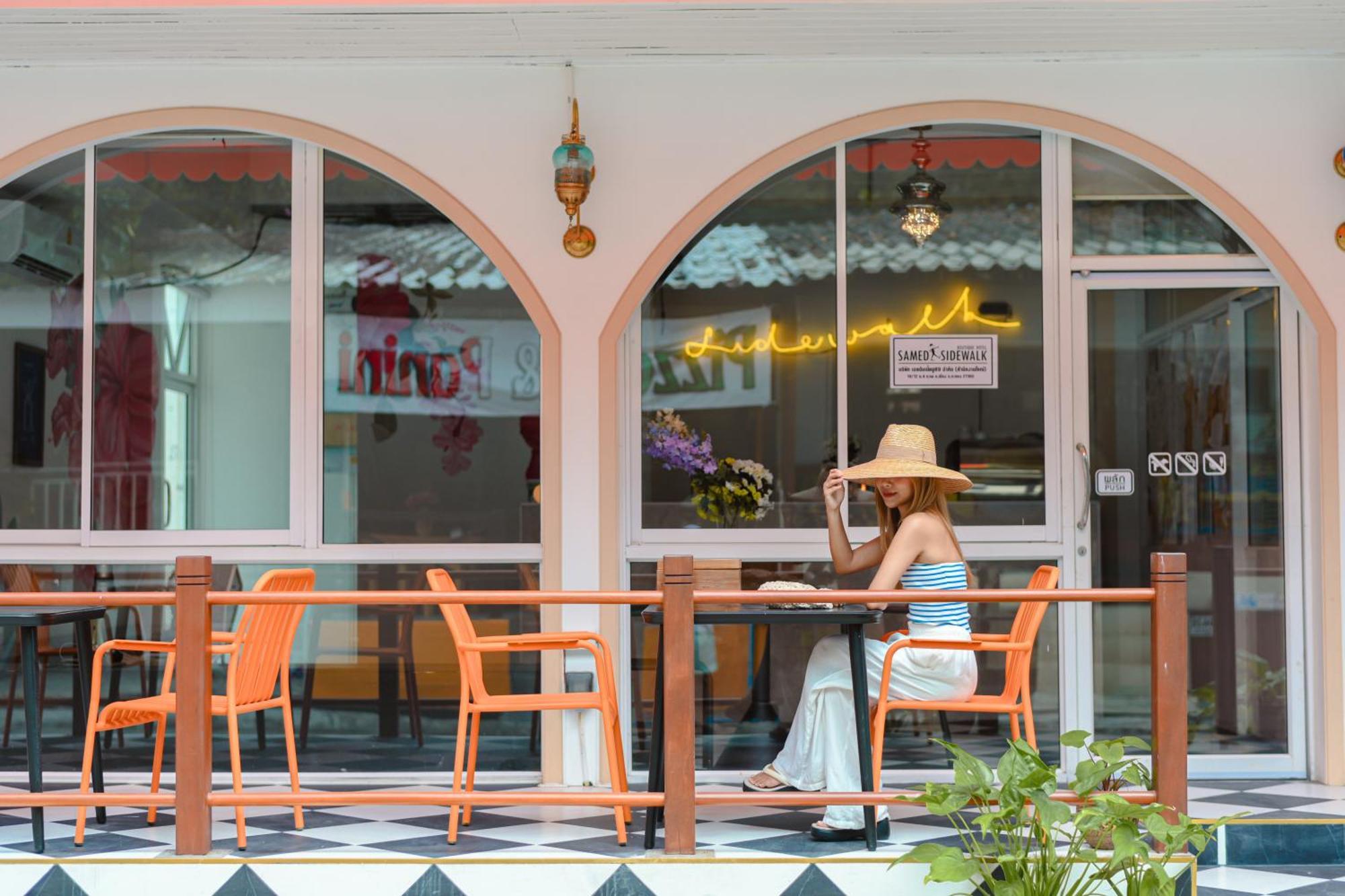 Hotel Sidewalk Boutique