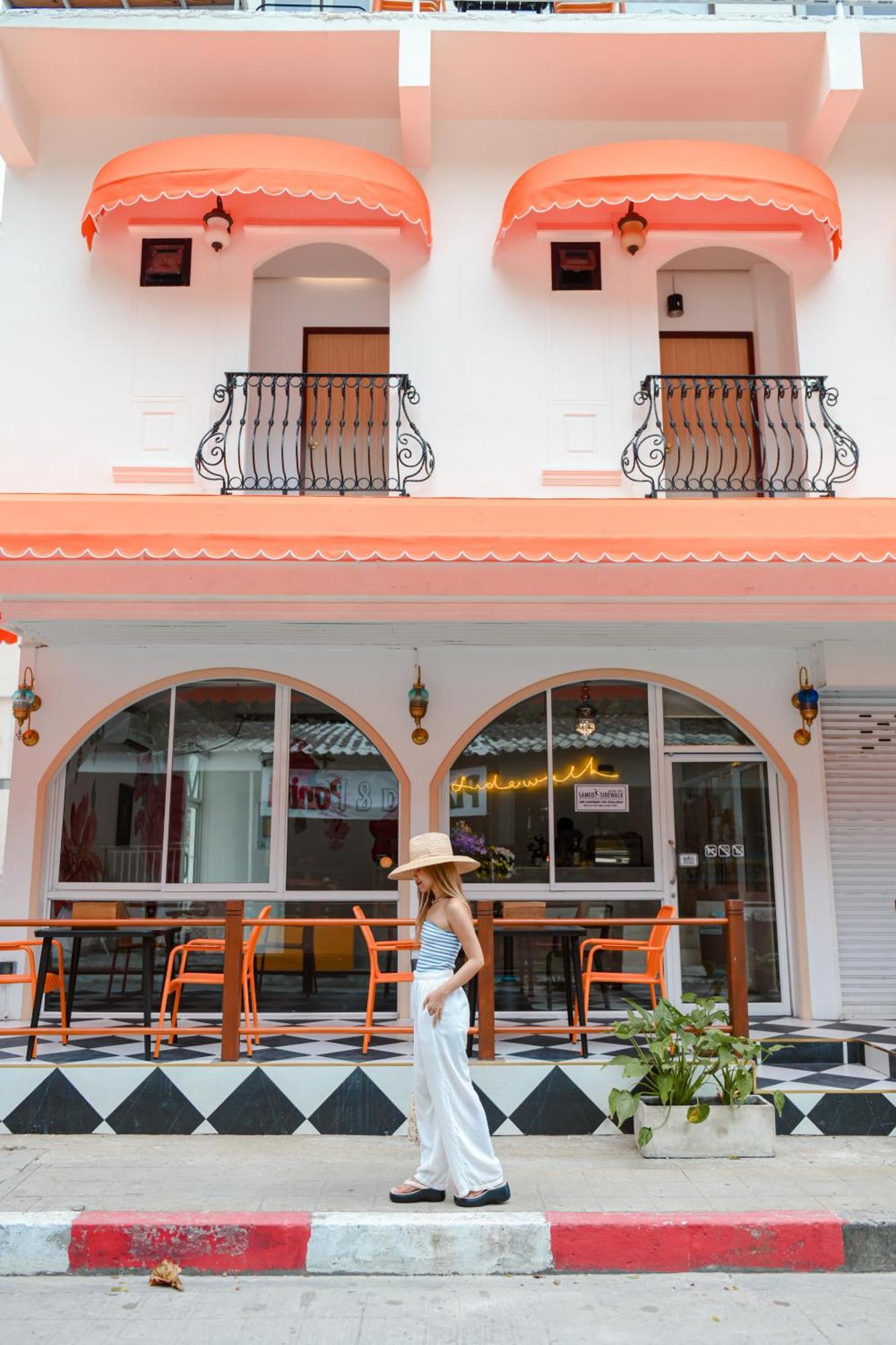 Sidewalk Boutique Hotel 2*