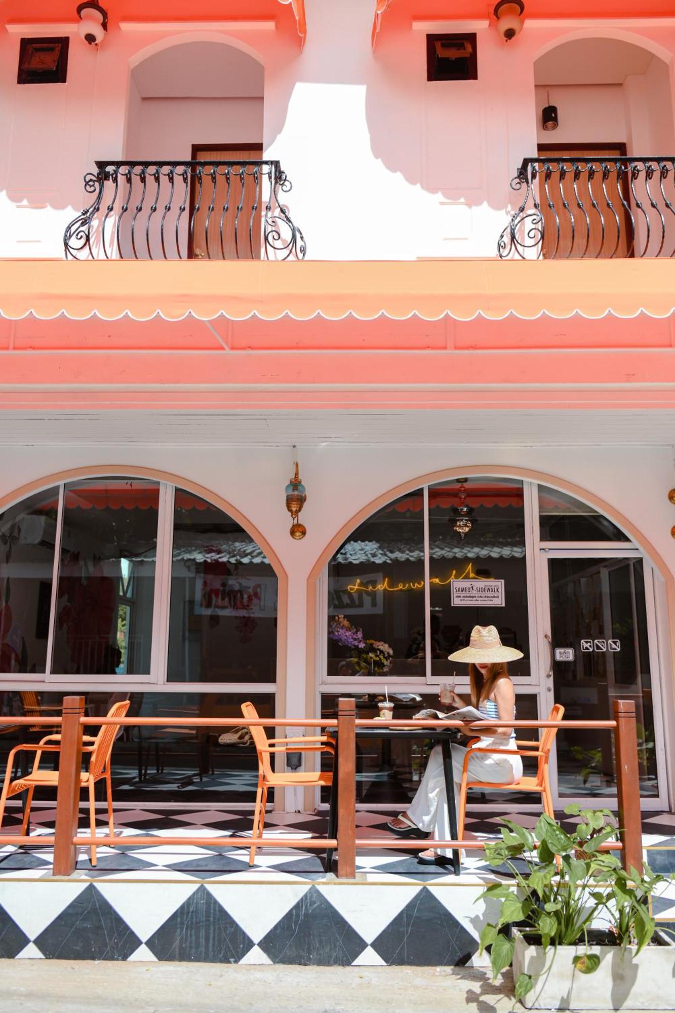 Sidewalk Boutique Hotel 2*