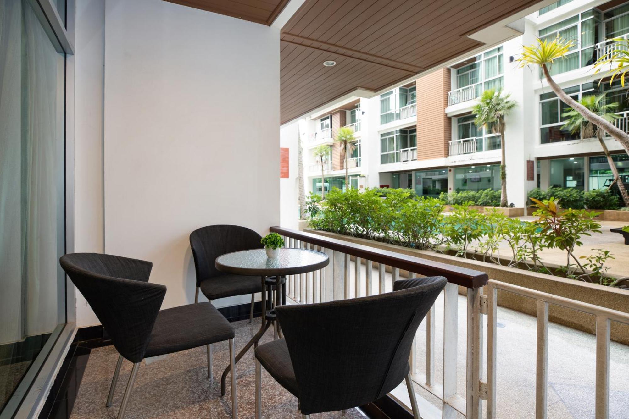 Icheck Residences Aparthotel 4*