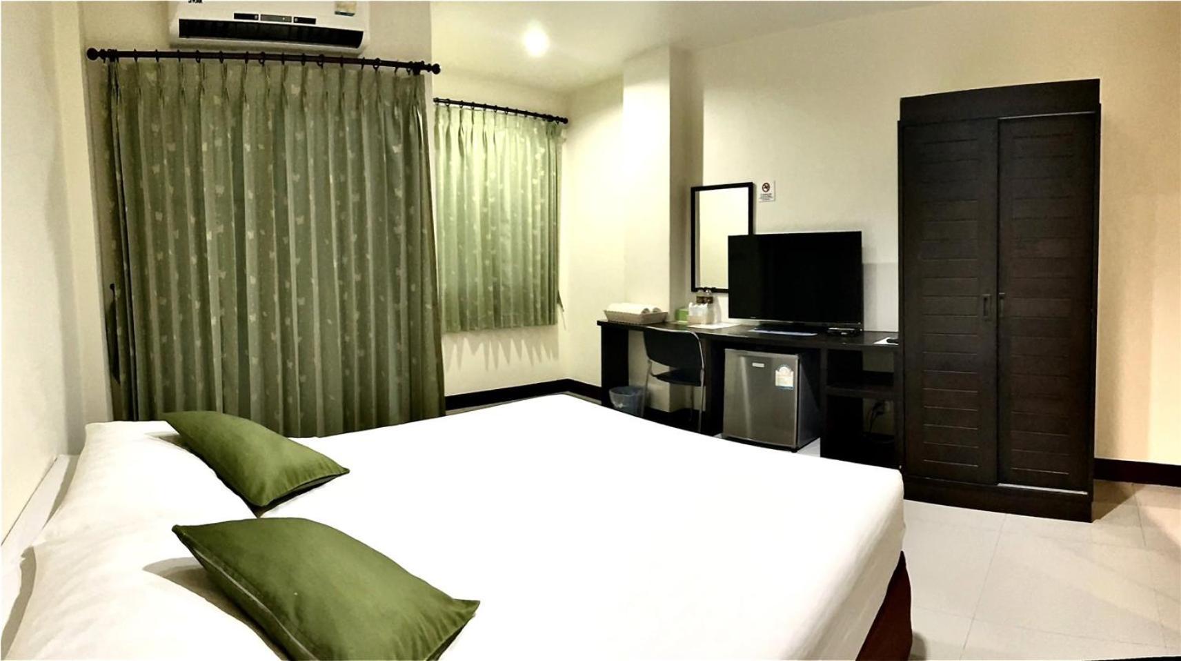 Hotel T.p. Place