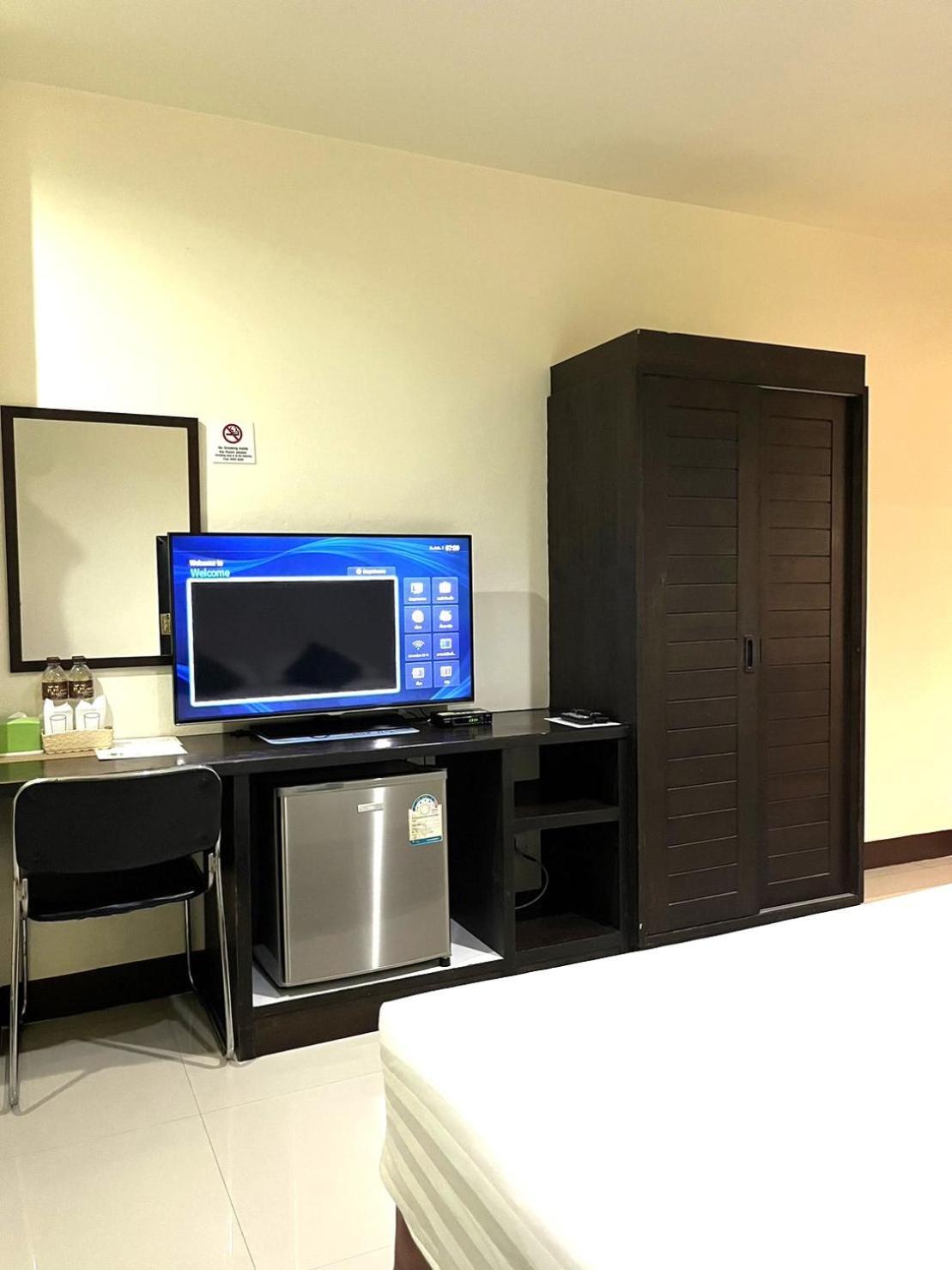 Hotel T.p. Place *