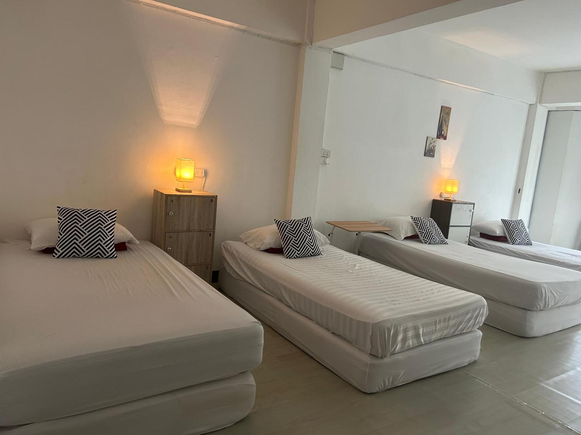 Monkey Toe Albergue
