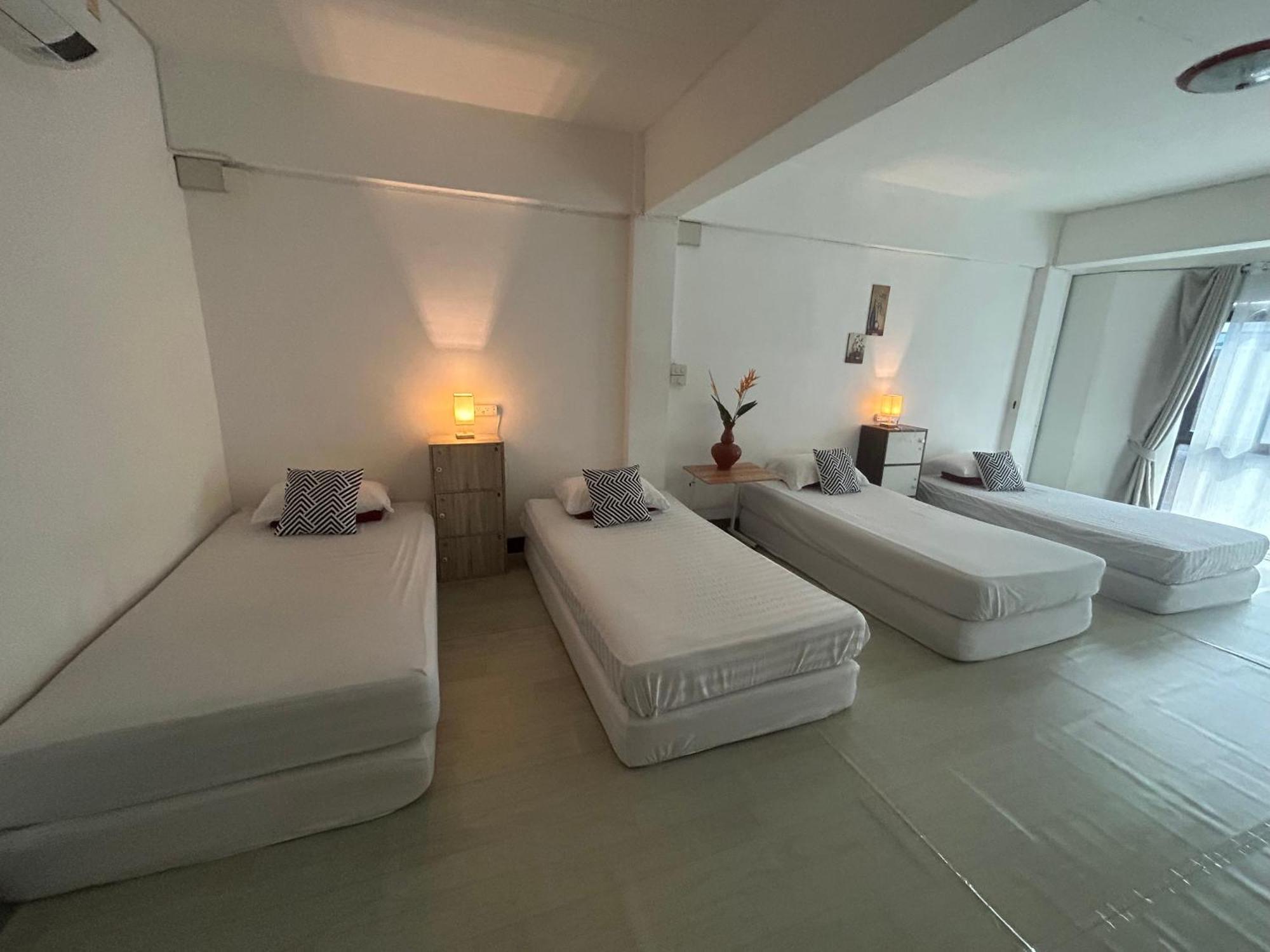 Monkey Toe Albergue