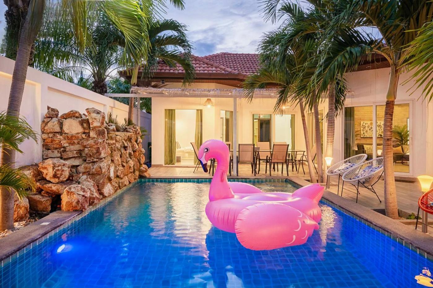 Majestic Pool 4 Bedrooms Private Pousada Pattaya