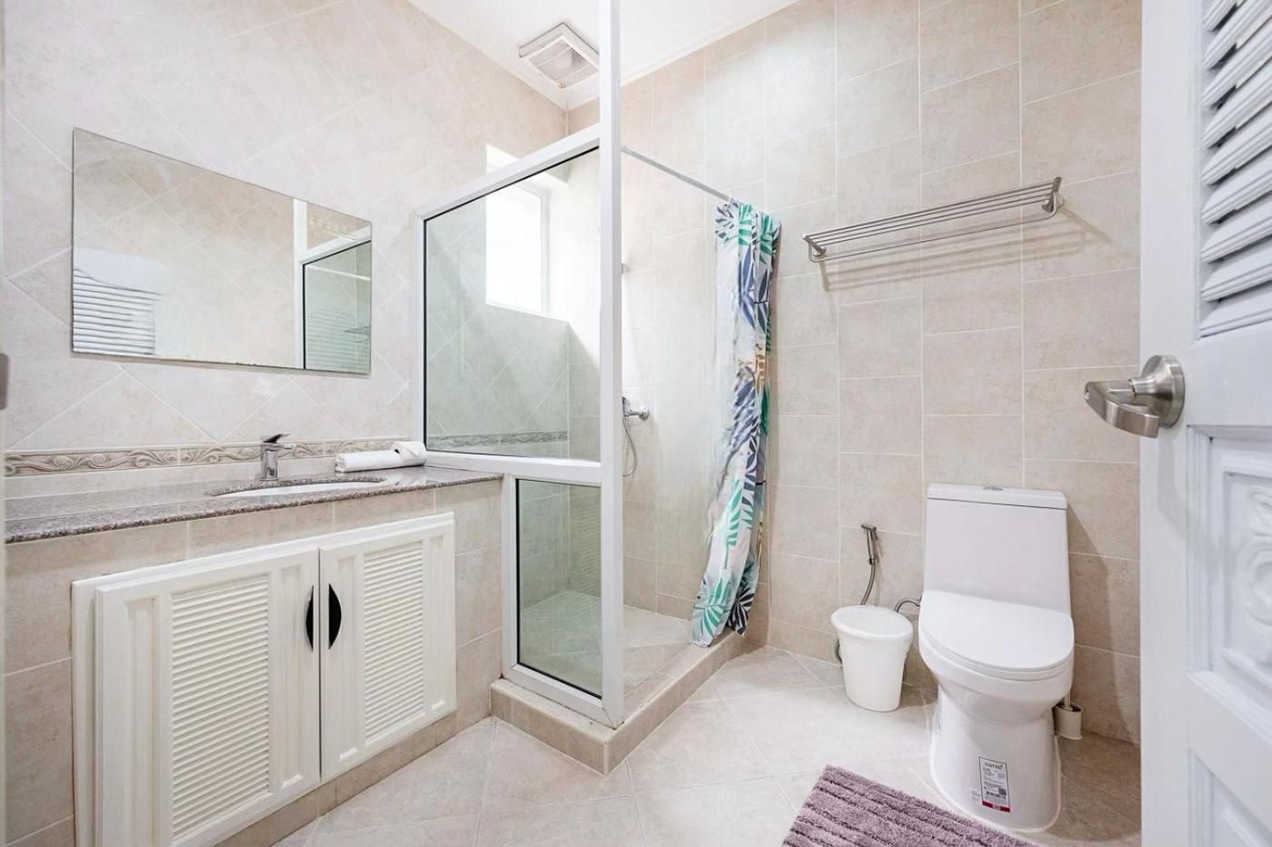 Majestic Pool 4 Bedrooms Private Pousada Pattaya