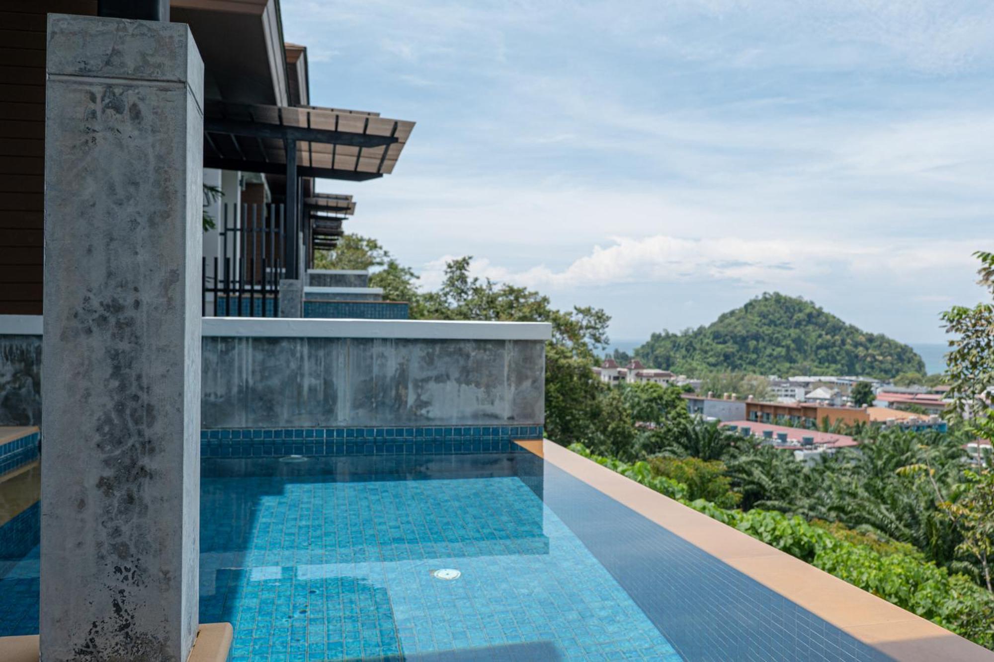Lodge Aonang Pool *
