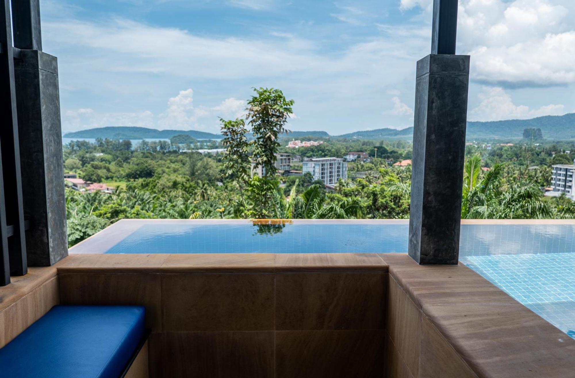 Lodge Aonang Pool