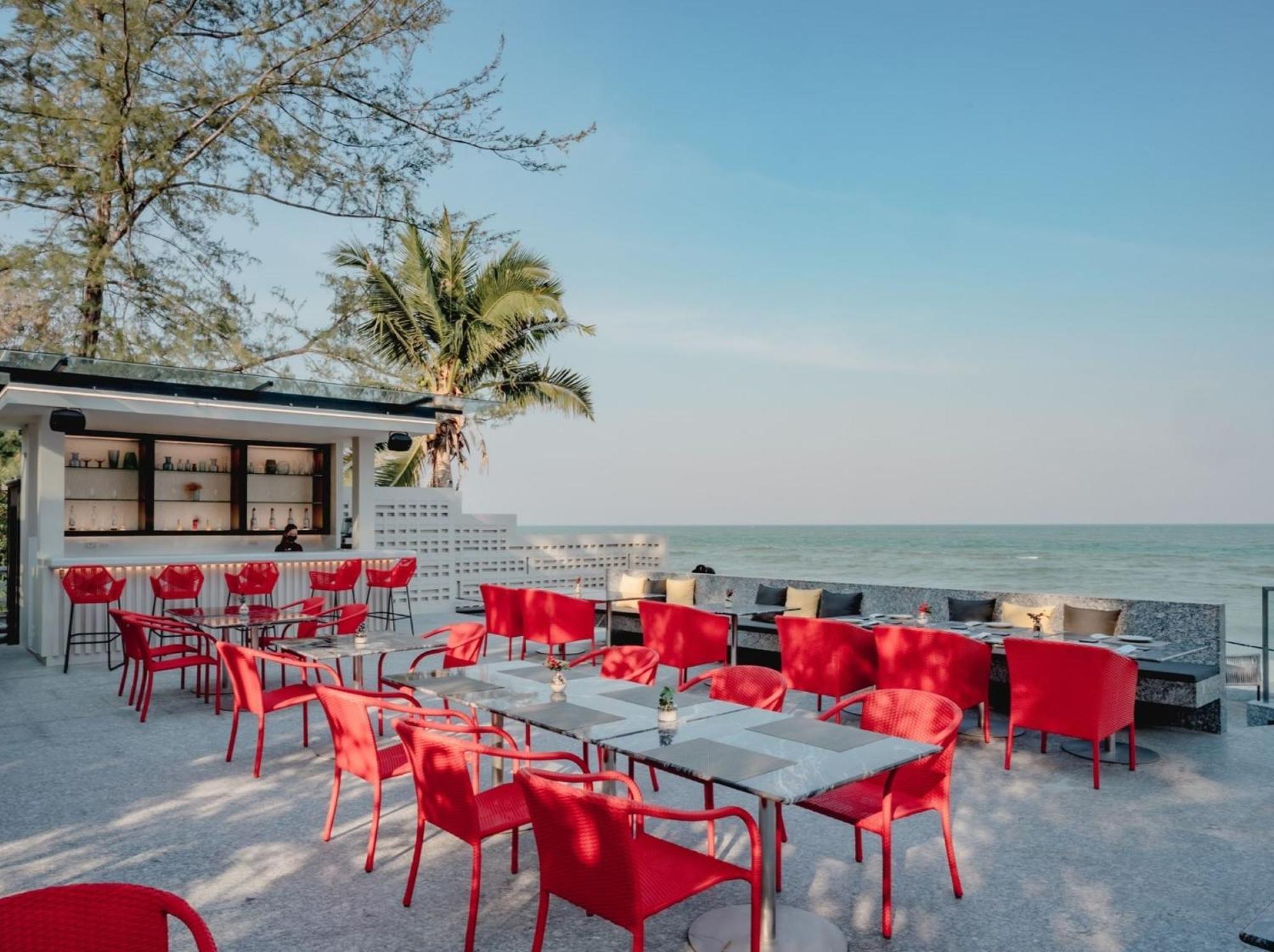 Relo' The Urban Escape - Huahin Resort 4*