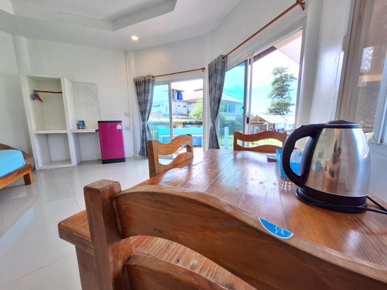 Resort Miss Koh Mak