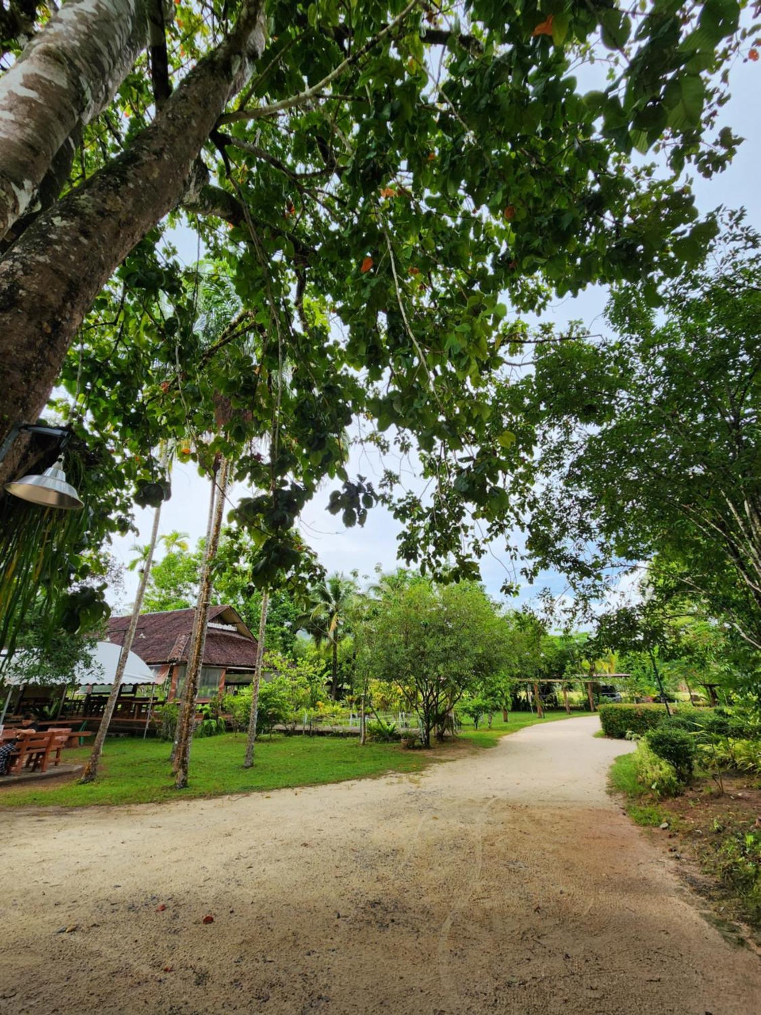 Sawasdee Lagoon Resort