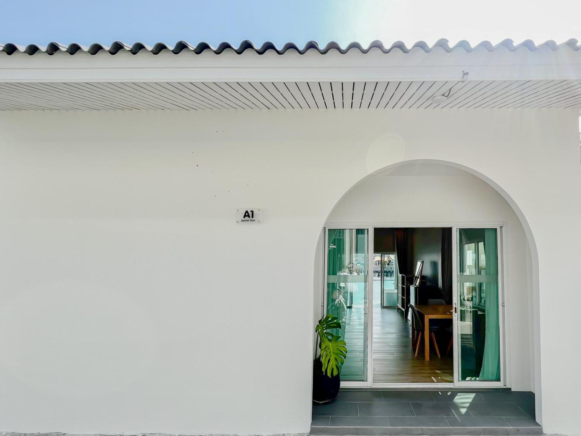 Baan Tah On The Sea Guest house Bang Sare