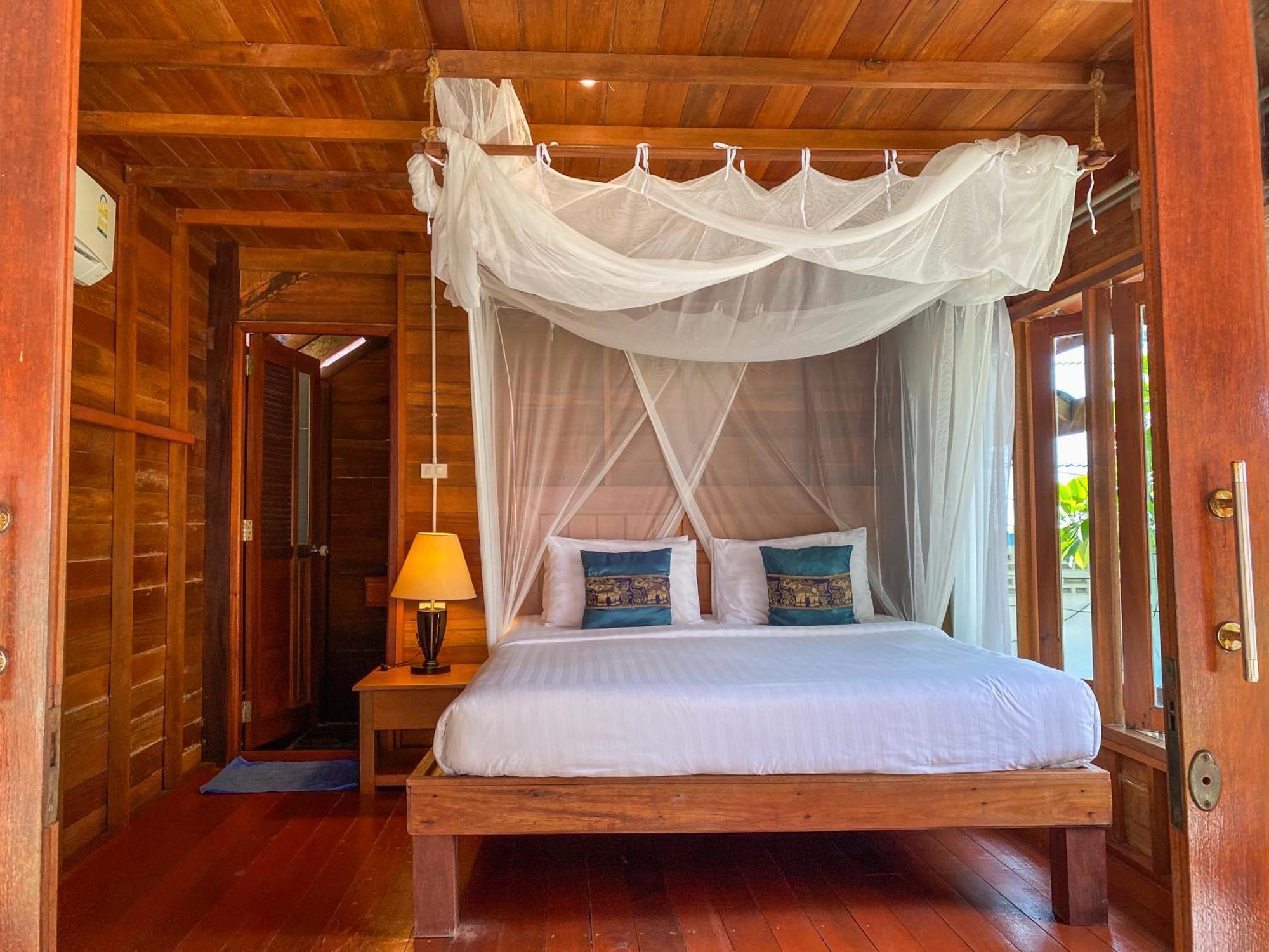 Lipe Beach Resort 3*