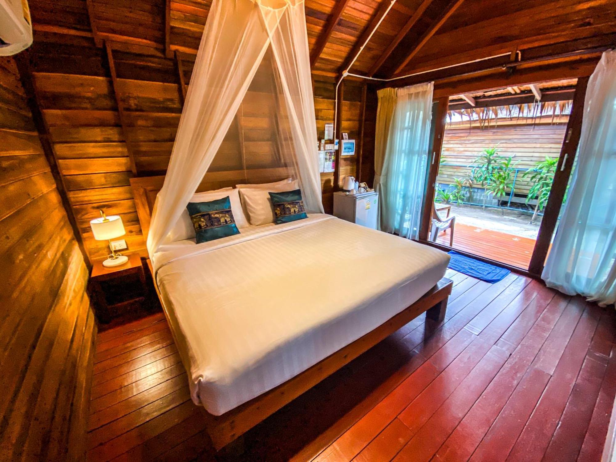 Lipe Beach Resort 3*