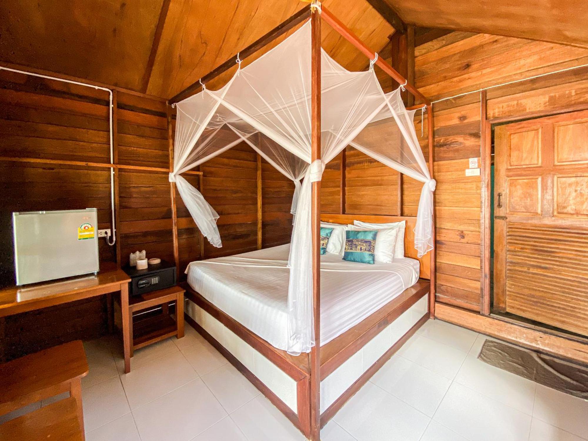 Lipe Beach Resort Resort 3*