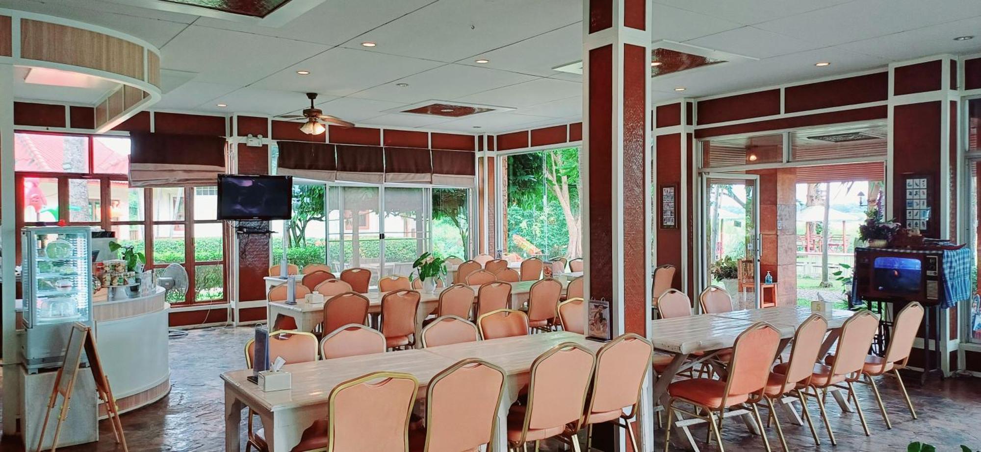 Resort Uthai River
