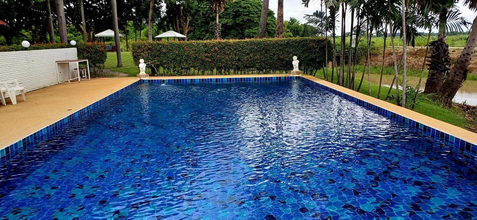 Uthai River Resort *
