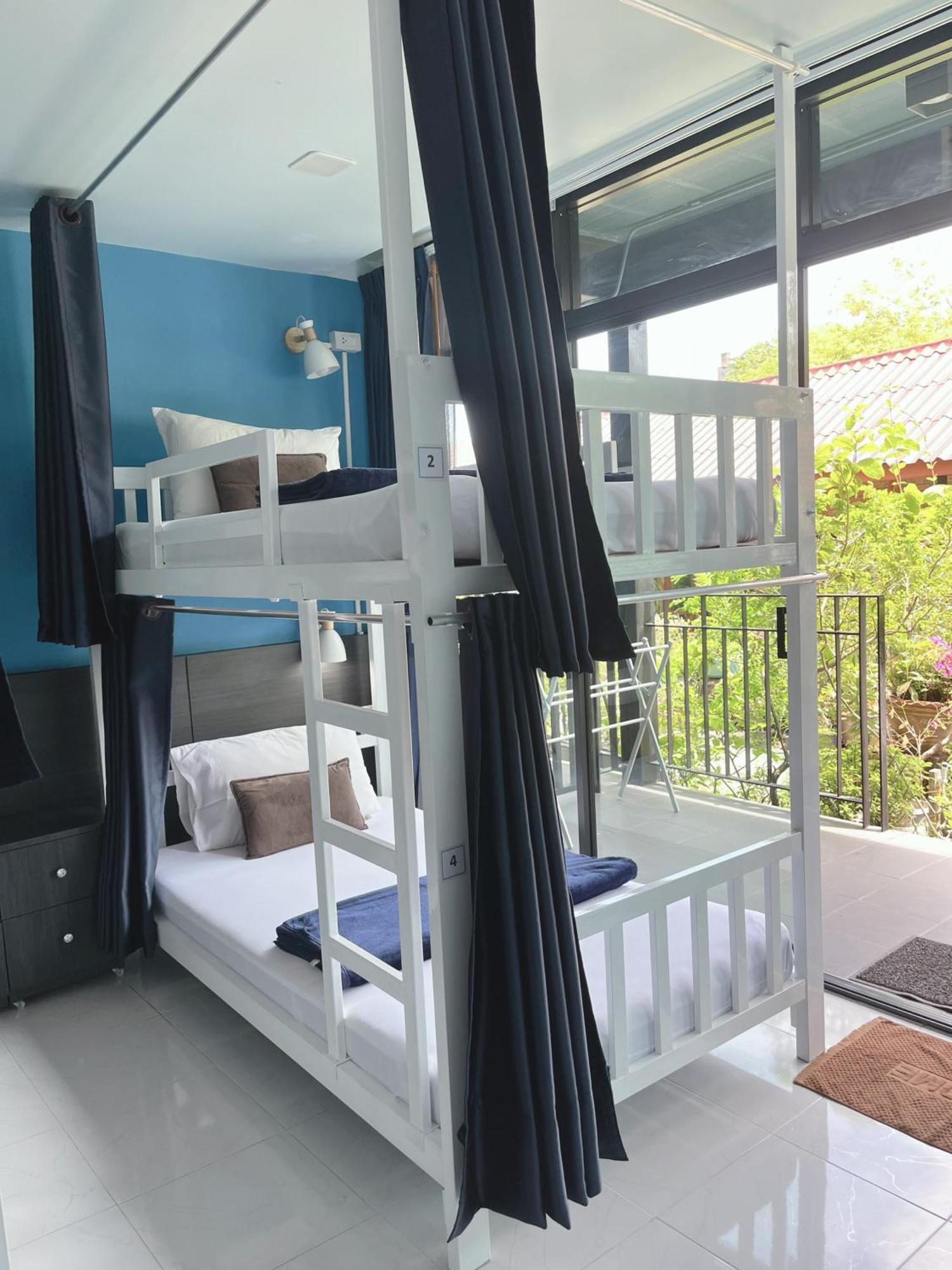 Dee Dee Sea Front Hostel