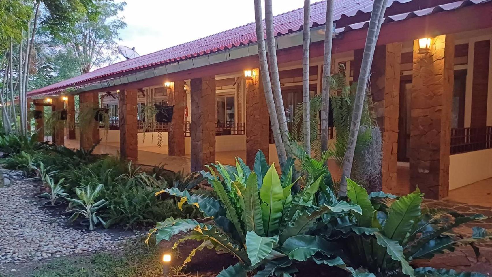 Uthai River Resort *