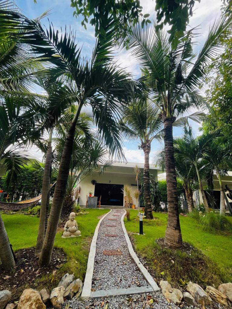 Sunset And Bar Resort