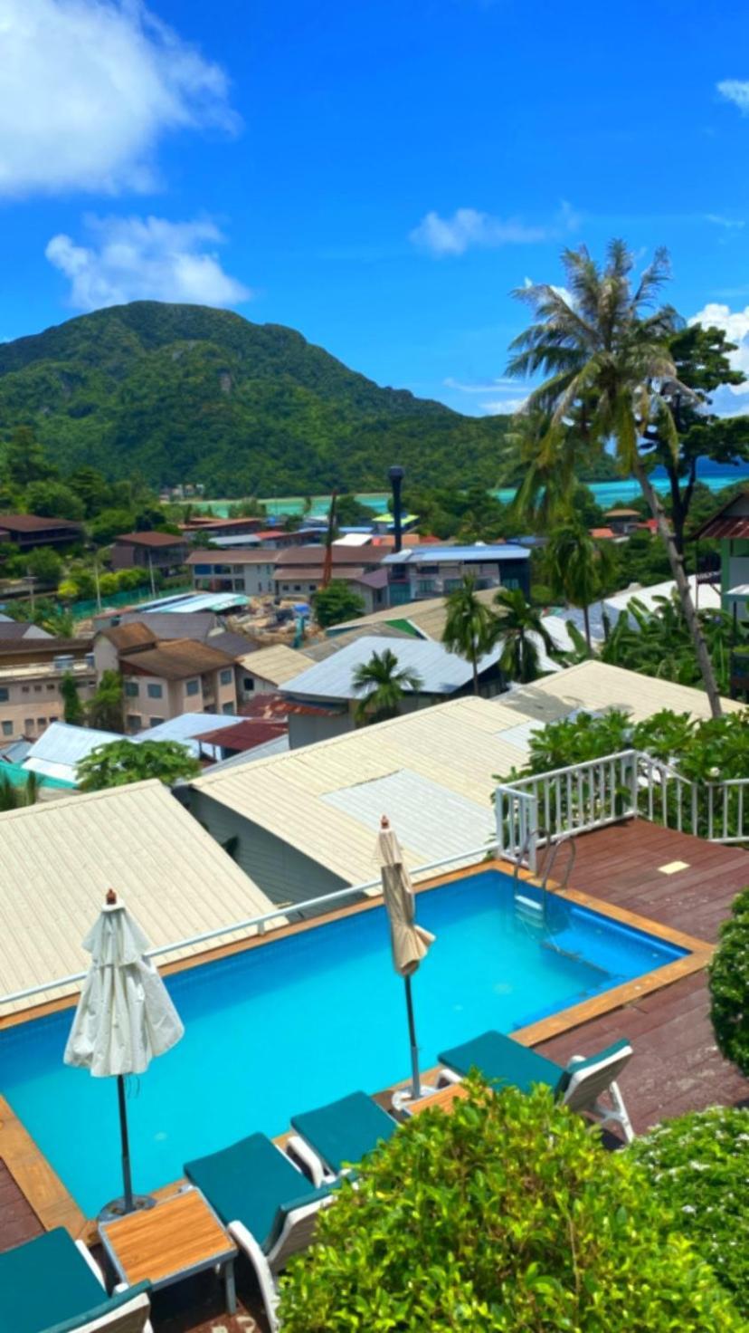 Lodge Uphill