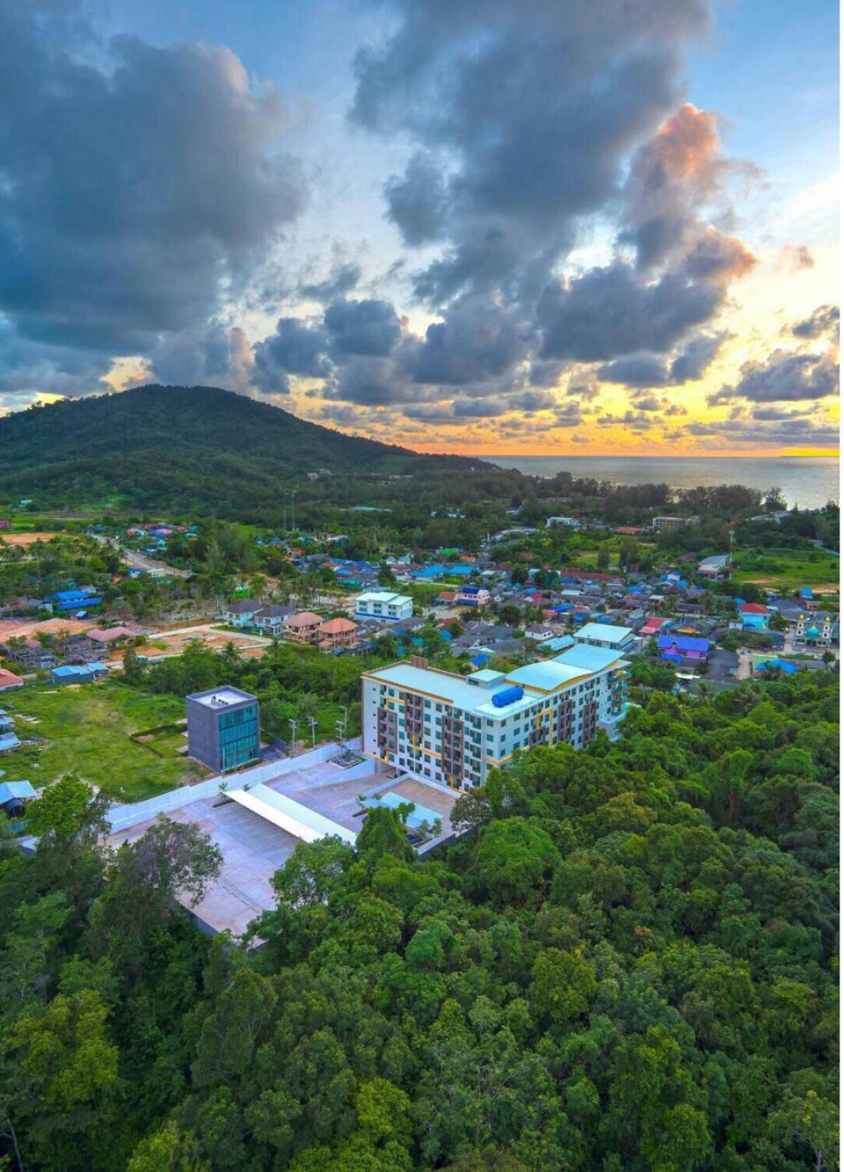 Wow 2 Bedroom Seaview, Pool, Gym, Walk To Beautiful Apartment *