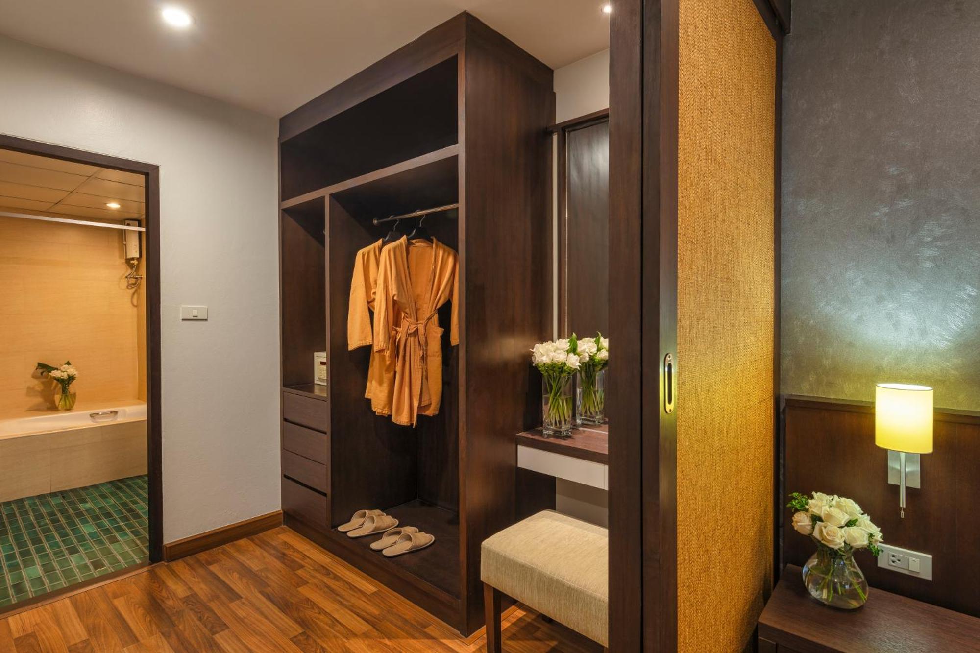 Aparthotel The Grand Napat