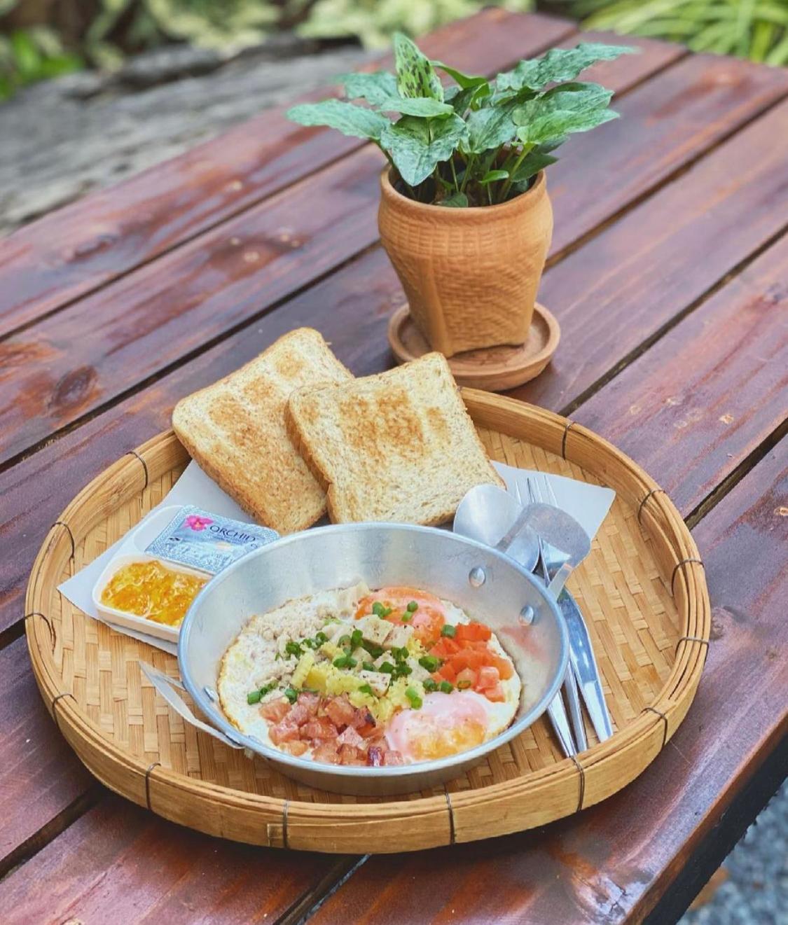 บ้านชมเขา - Baan Chom Khao