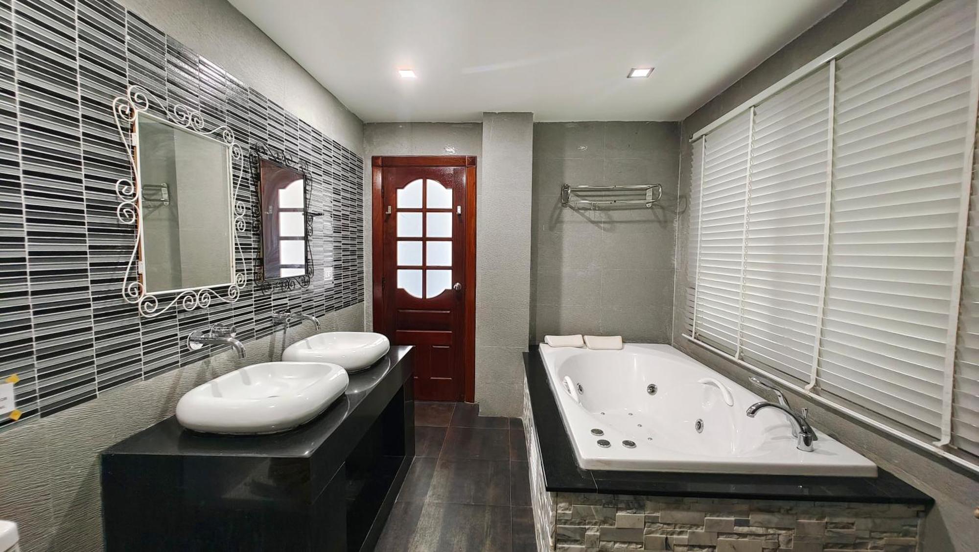 Villa: Oceanview Pool With Thai Hospitality Villa