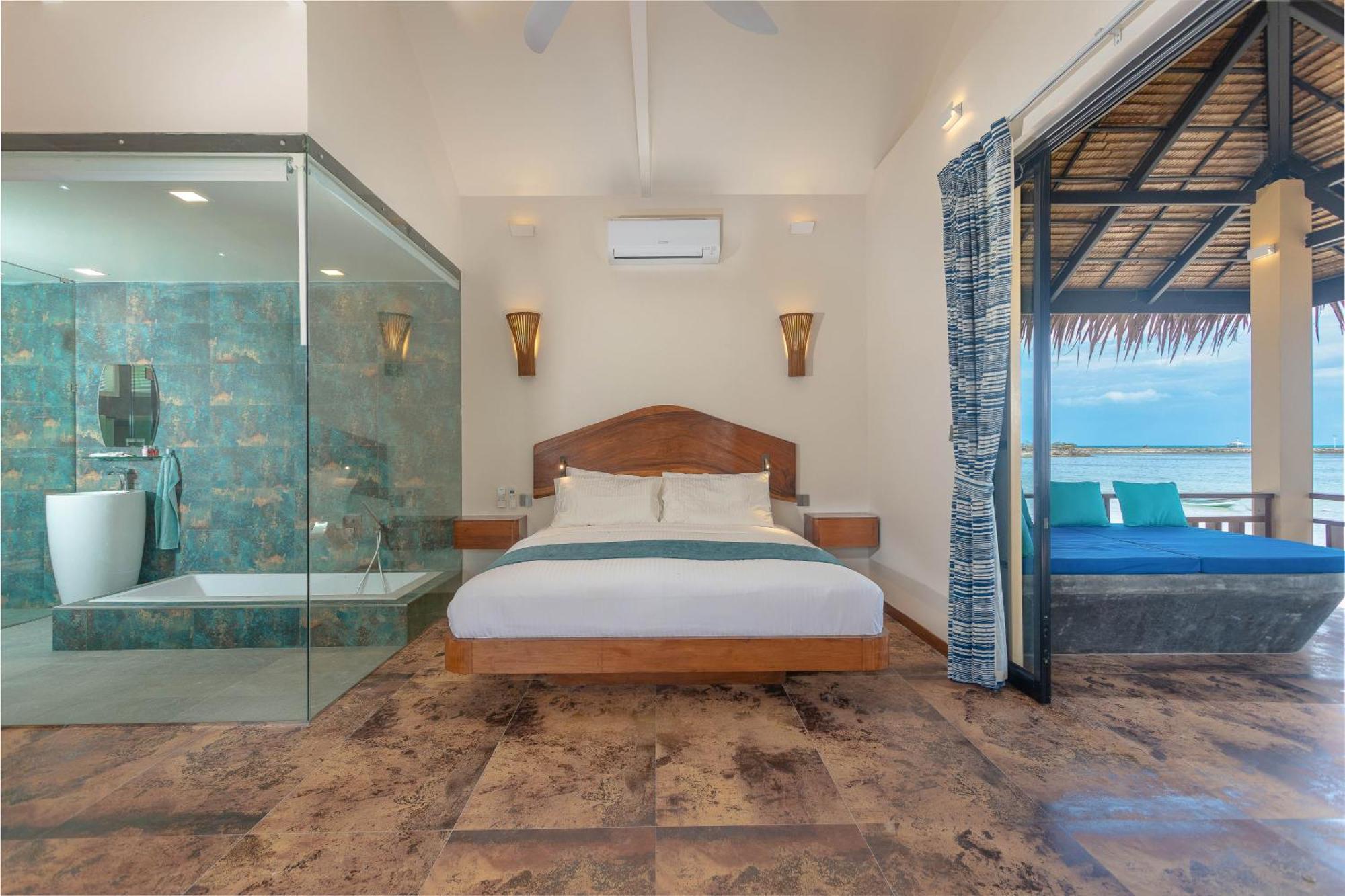 Resort Absolute Beachfront 4*