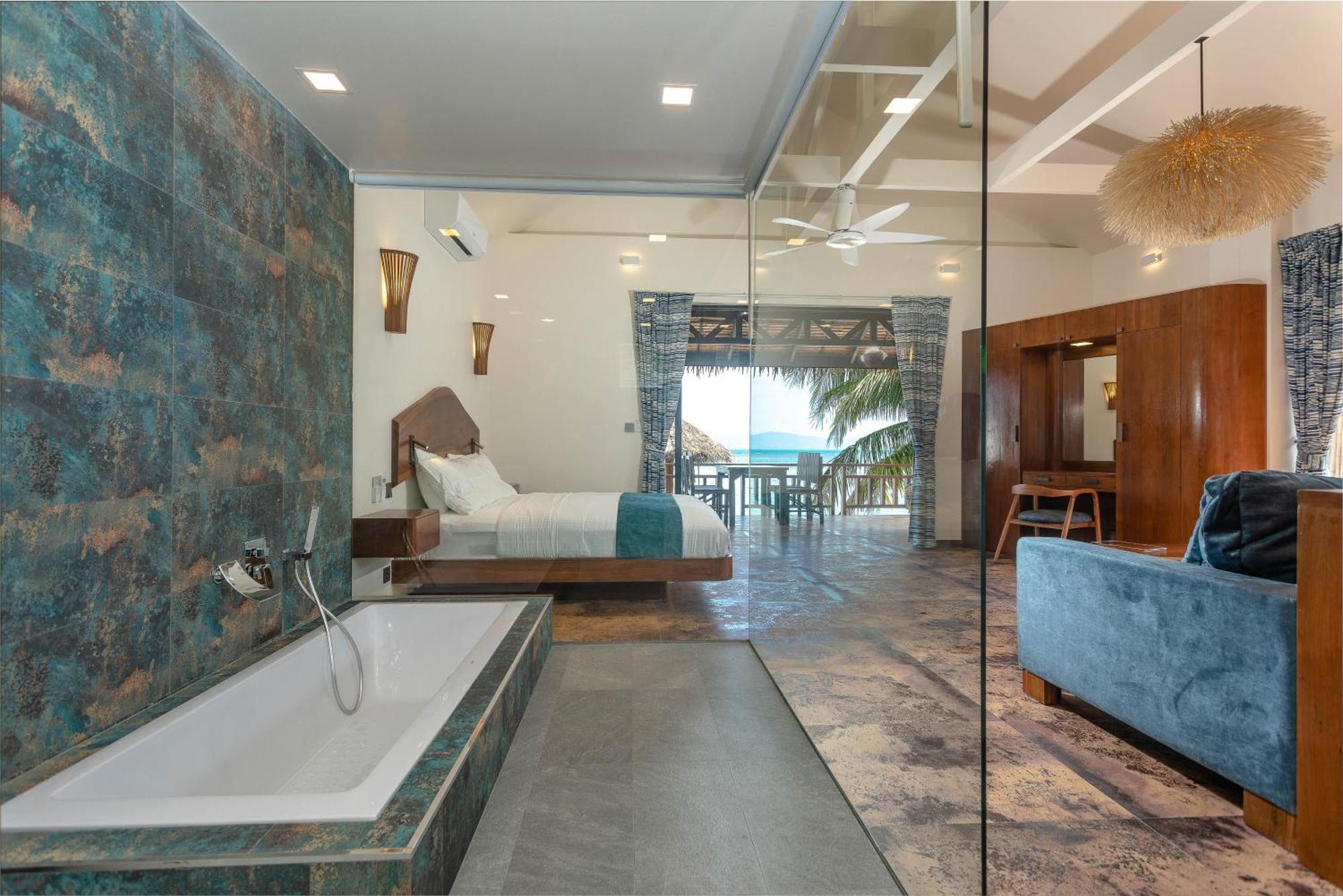 Absolute Beachfront Resort 4*