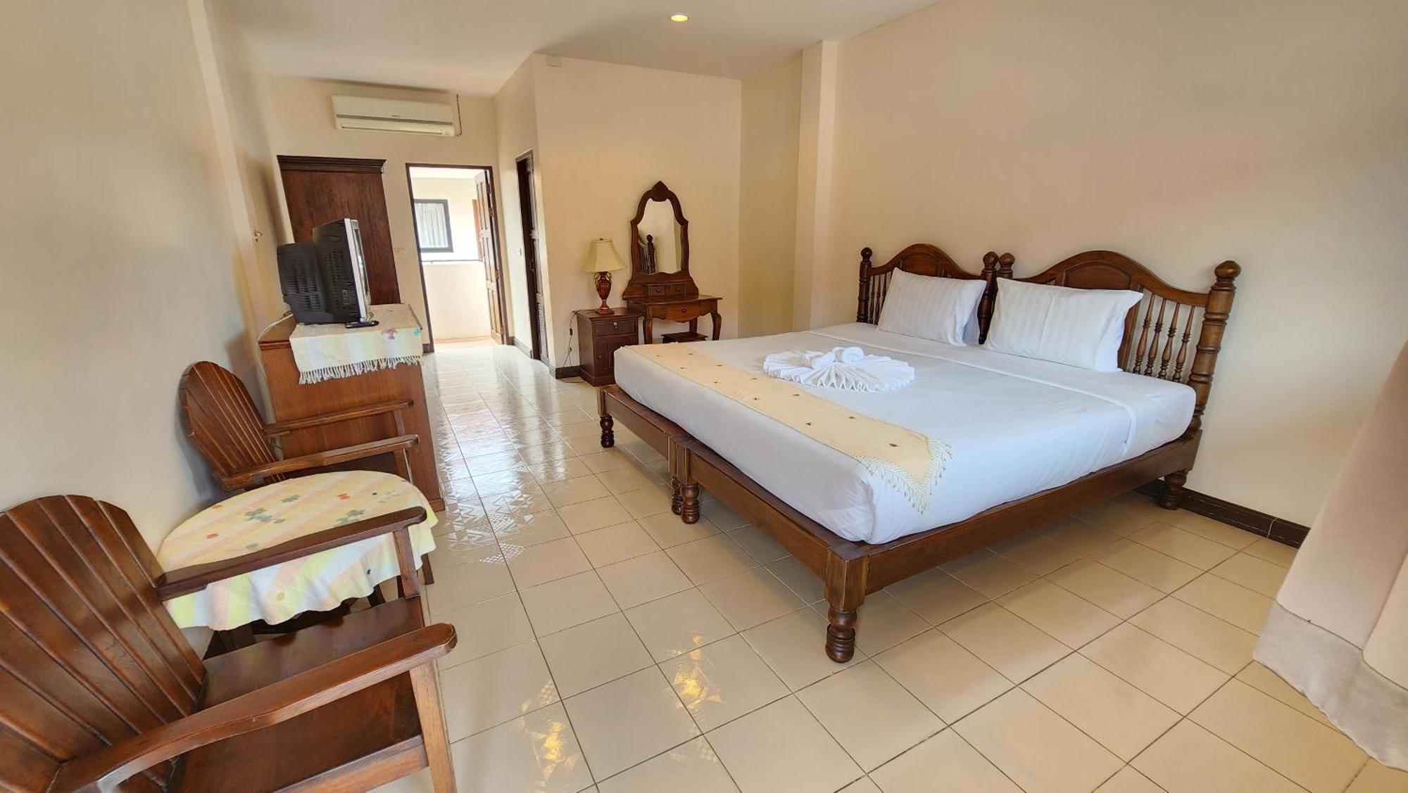 Hotel Panupong 3*