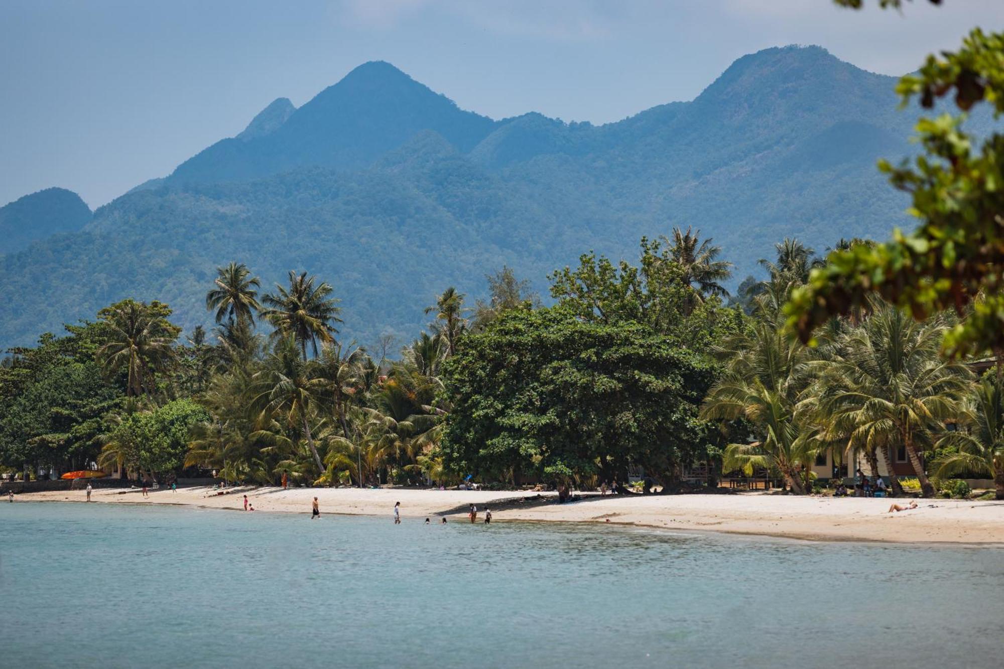 Sea Escape Resort *