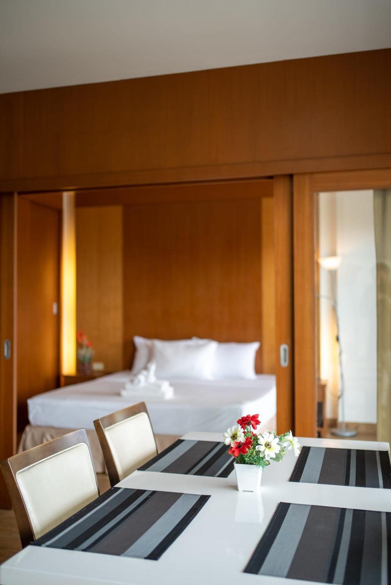 Hotel Vtsix At View Talay 6 4*