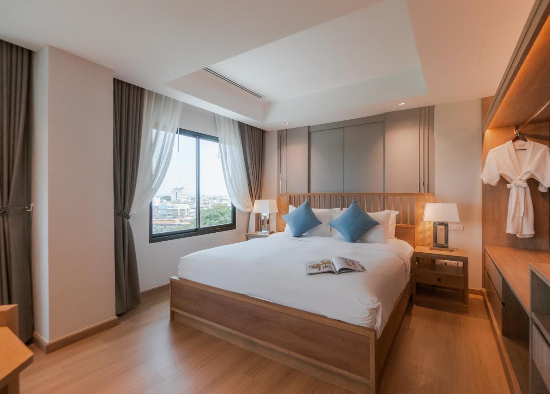 Hotel The Grand Riverside 3*