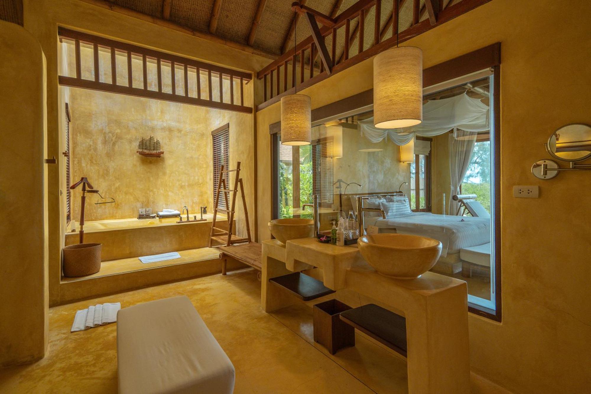 Resort High Season Pool & 5*