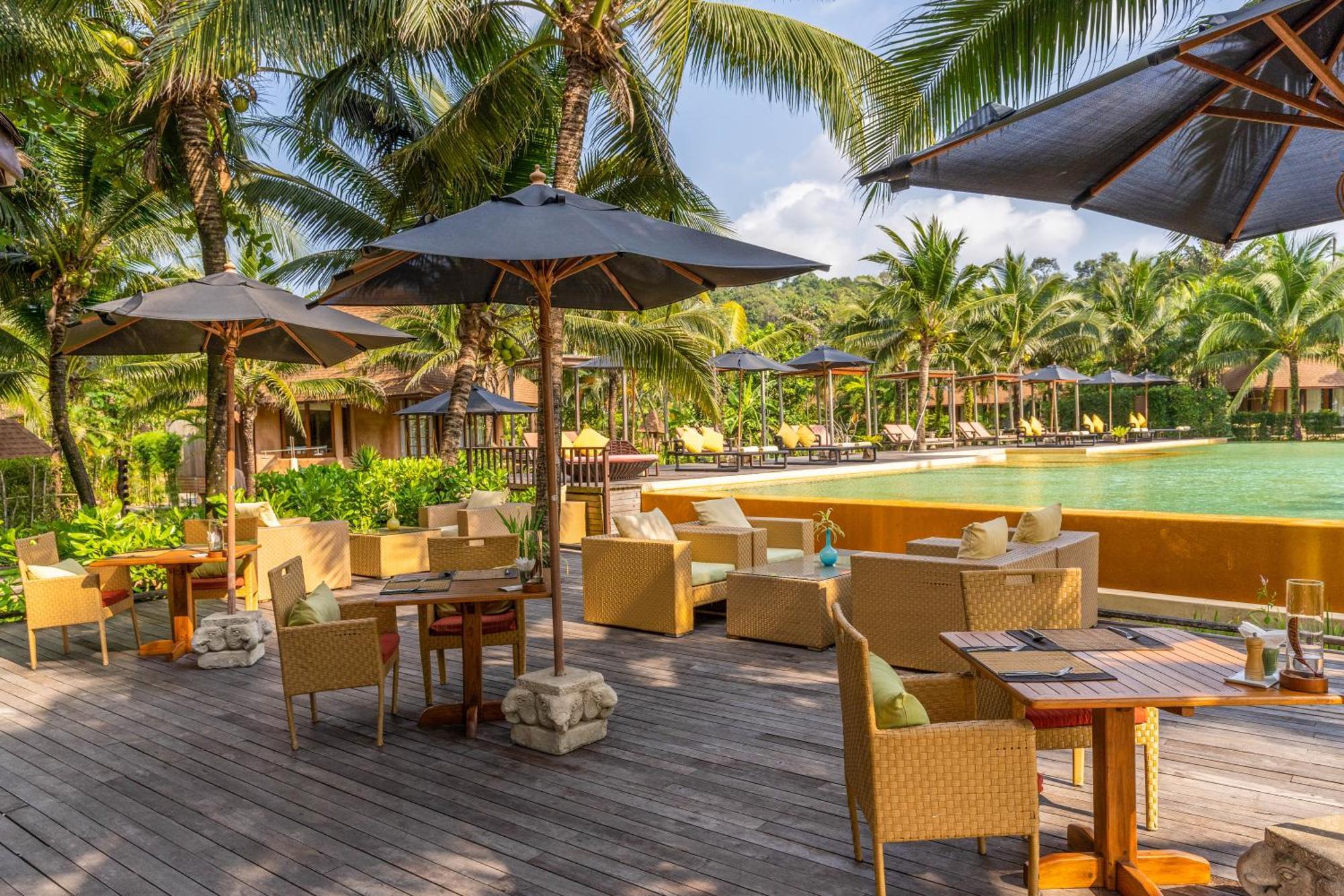 Resort High Season Pool & 5*
