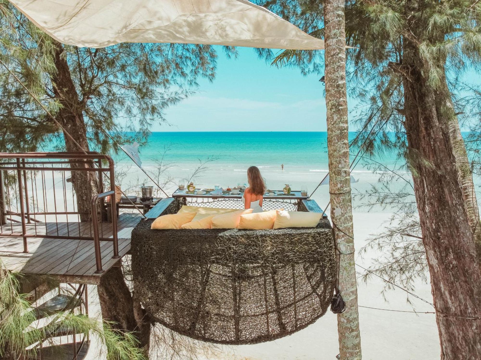 High Season Pool & Resort 5*
